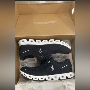 ON running cloud 5 sneakers size 10 BNIB